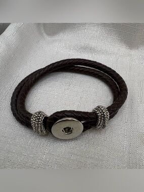 LARGER WRIST - BROWN Genuine Leather Noose Style Snap Button Bracelet